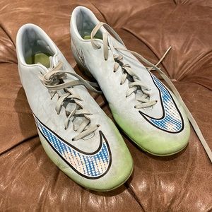 Nike Mercurial Size 7.5 Women’s Soccer Cleats.